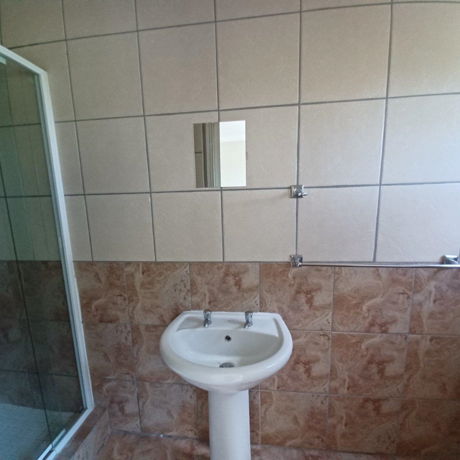 To Let 1 Bedroom Property for Rent in Langenhovenpark Free State